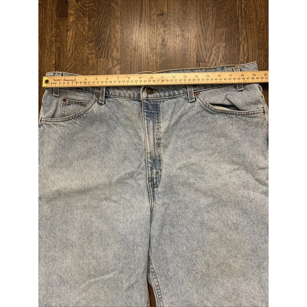 Vintage Levi's Men's 90's Denim Shorts Size 42 Light Wash 1995 550 Relaxed Fit